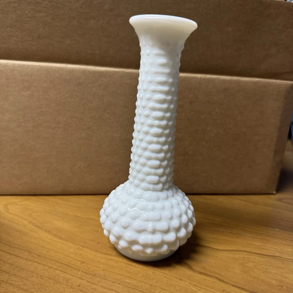 Vintage Home Decor E.O.‎ Brody Co. Milk Glass 8
